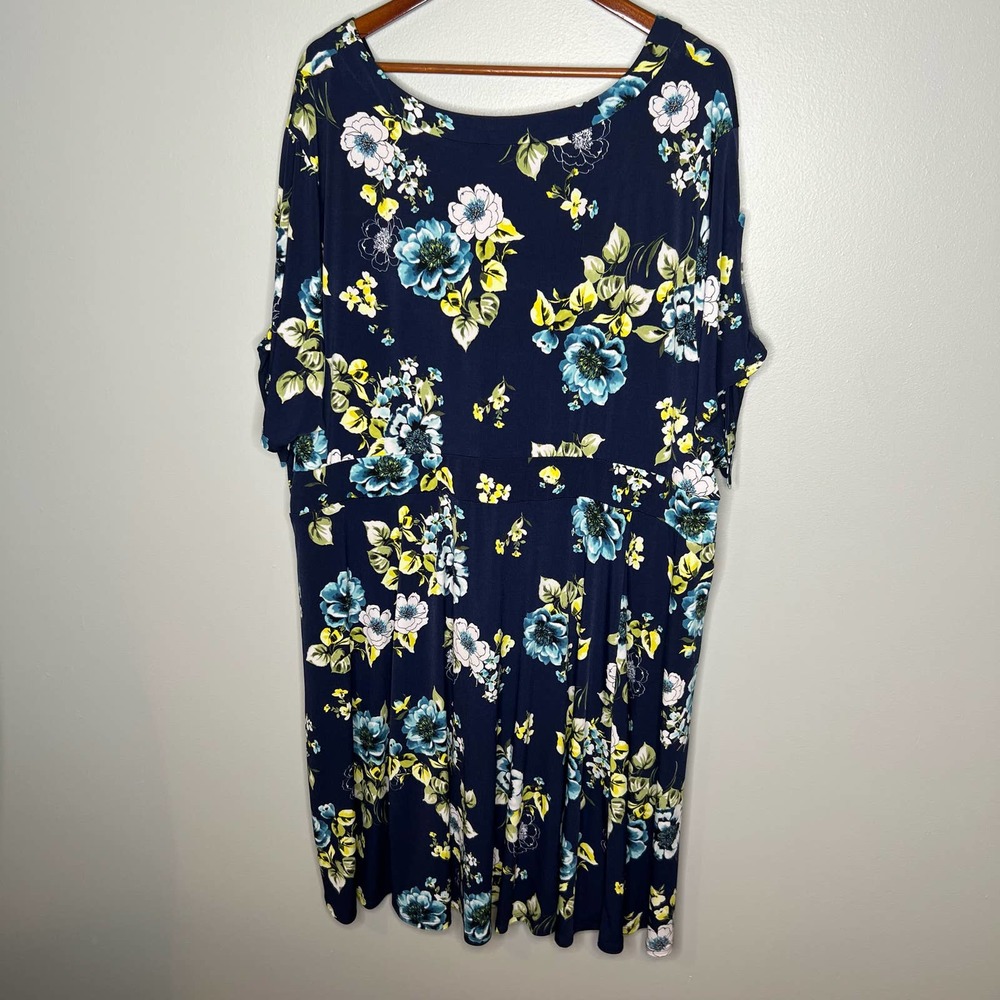 Torrid plus size NAVY BLUE FLORAL STUDIO KNIT SKATER v-neck DRESS size 5X - Picture 6 of 9
